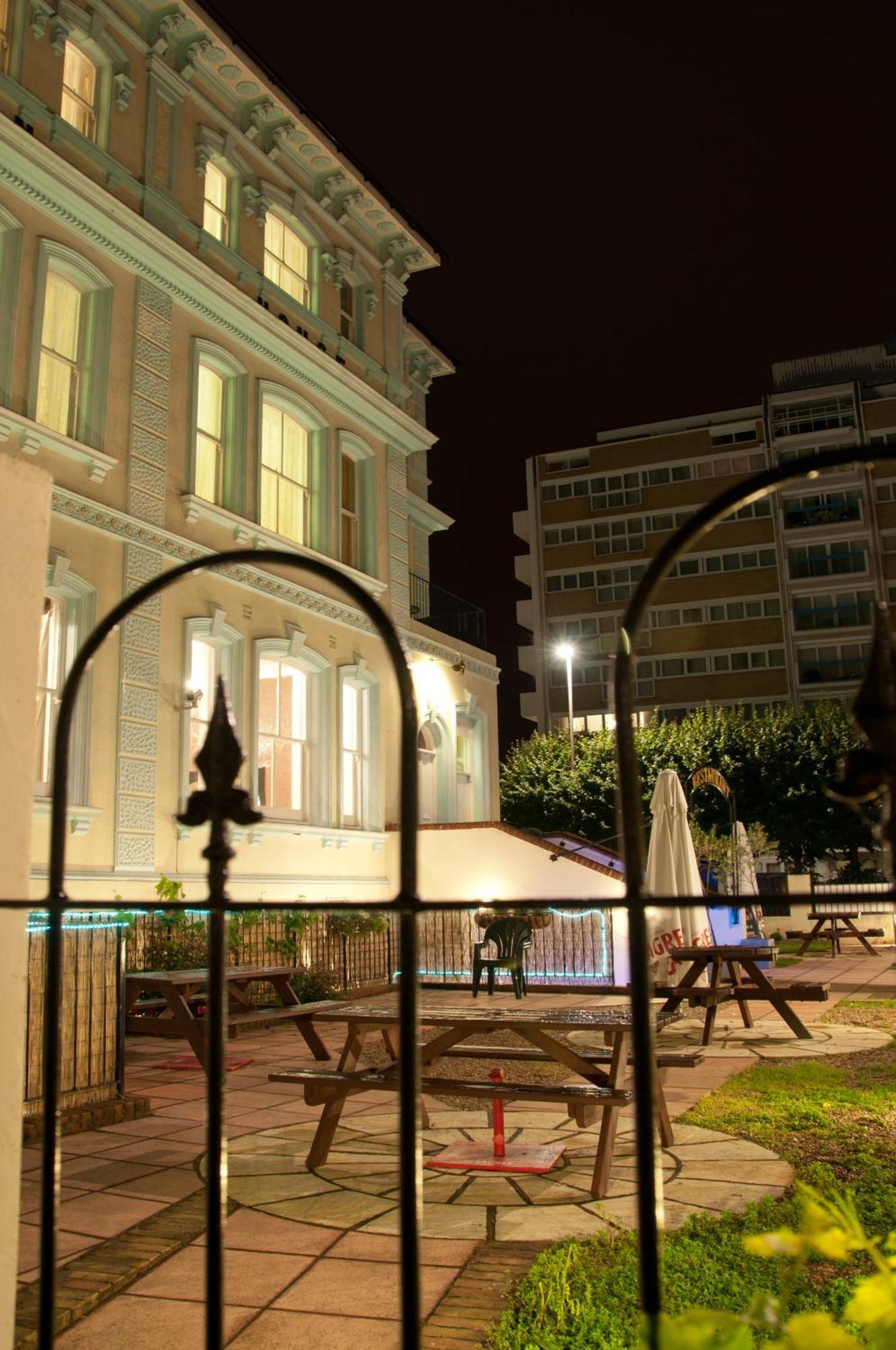 Vernon Guesthouse Истбурн Экстерьер фото