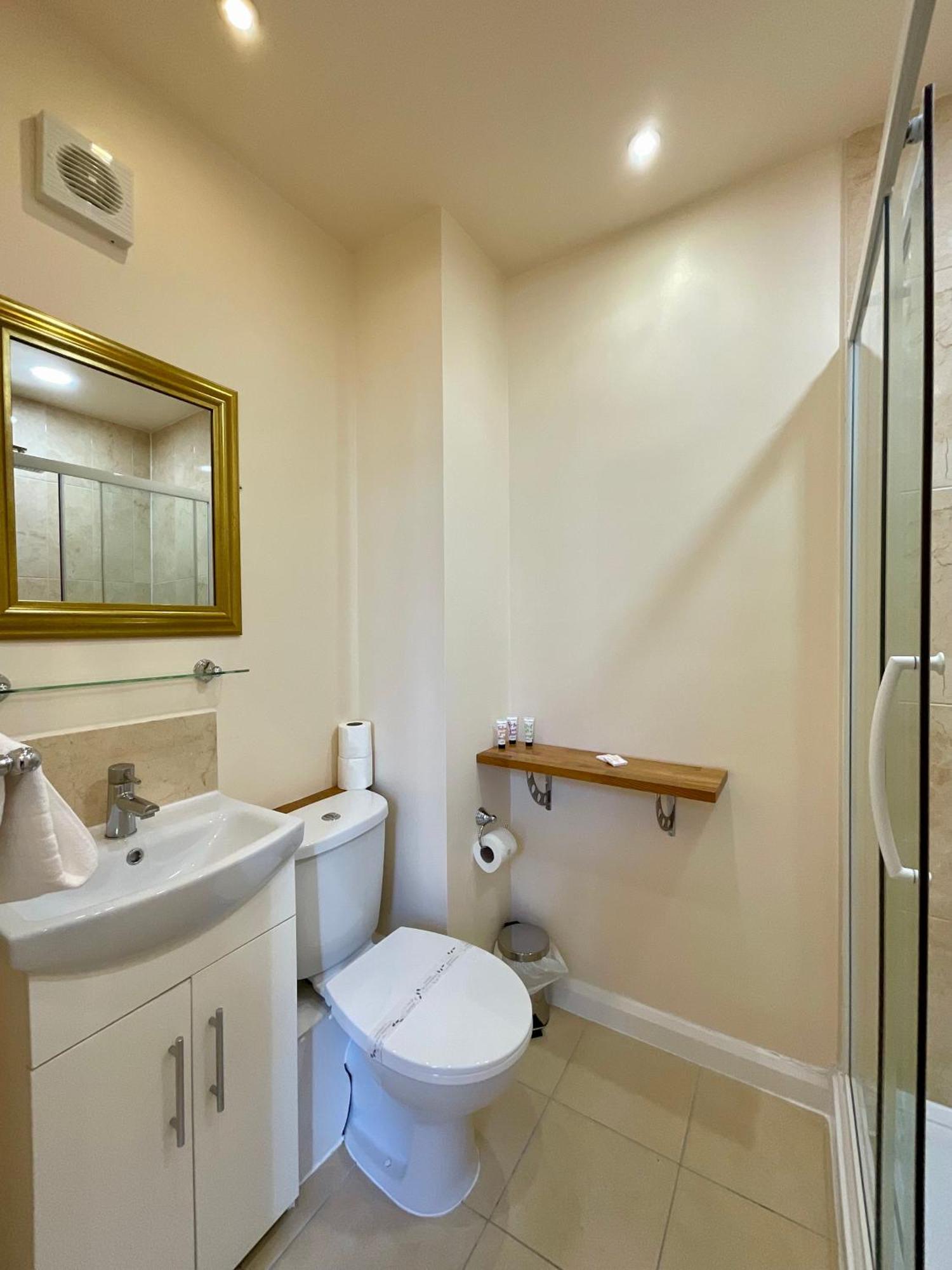 Vernon Guesthouse Истбурн Экстерьер фото