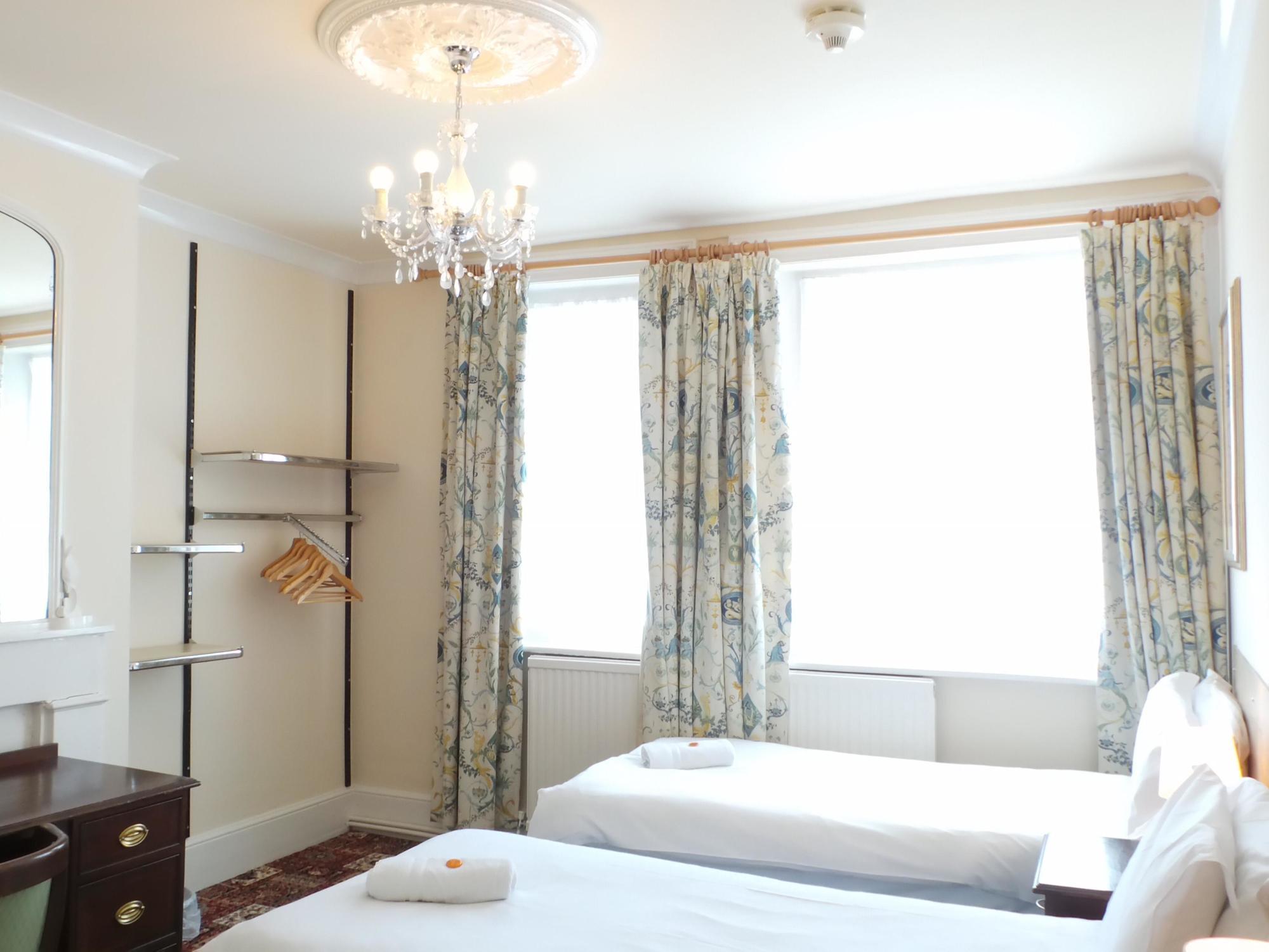 Vernon Guesthouse Истбурн Экстерьер фото