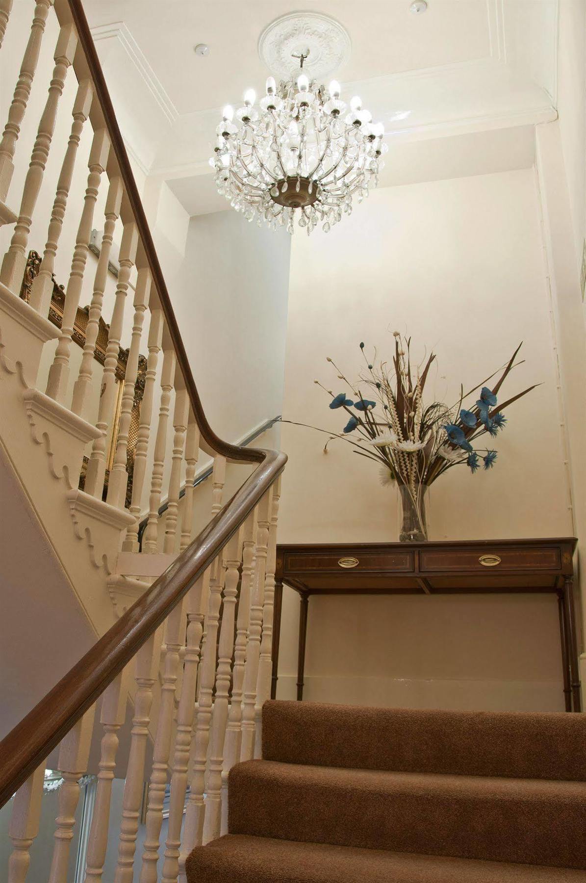 Vernon Guesthouse Истбурн Экстерьер фото